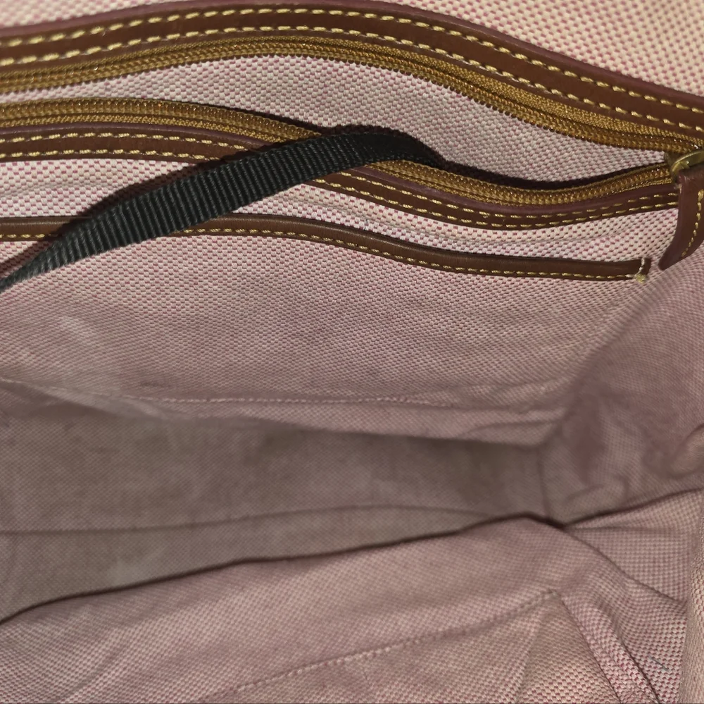 Dooney & Bourke classic dooney